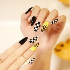 Spooky Life Fashion Nails -Gothic Clothing Store 3 e1407170 e8a1 467c bf18 2f3ade46aa44