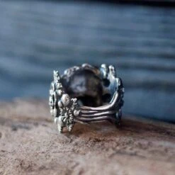 Savage Skull Ring -Gothic Clothing Store 4 bce98a70 b648 4b42 b68a 5be6040131f3