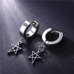 Kpop Hexagram Earrings -Gothic Clothing Store KoreanKpopHexagramStudEarrings3