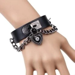 Holy Terror Leather Cuff Bracelet -Gothic Clothing Store Pulseira pesada de metal preta e marrom bracelete de couro masculino do caveira com declara o.jpg 640x640 8